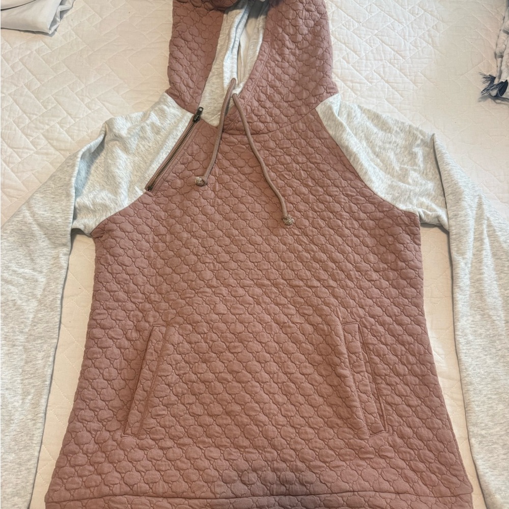 Doe & Rae Quilted Hoodie in Mauve and Gray